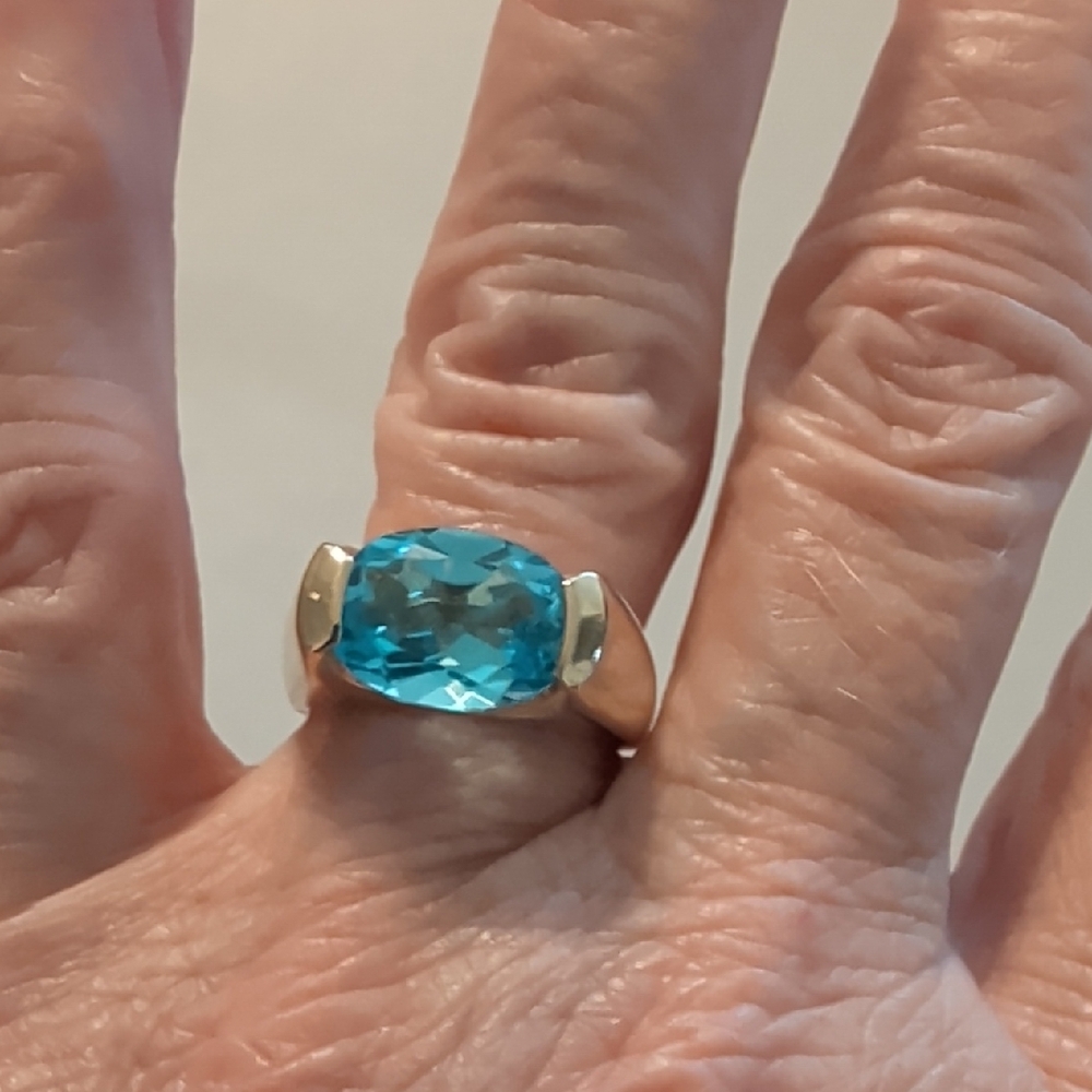 Gold Ring with Blue Oval Gemstone - Women's Jewelry - Picture 5 of 6